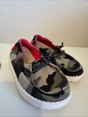 Hey Dude Kids Camouflage Slip-On Sneakers with Pink Lining. Toddler size 8